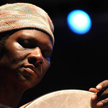 Hamid Drake (ph. R. Cifarelli)